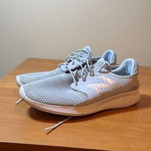 New Balance lace up light sneakers size 11